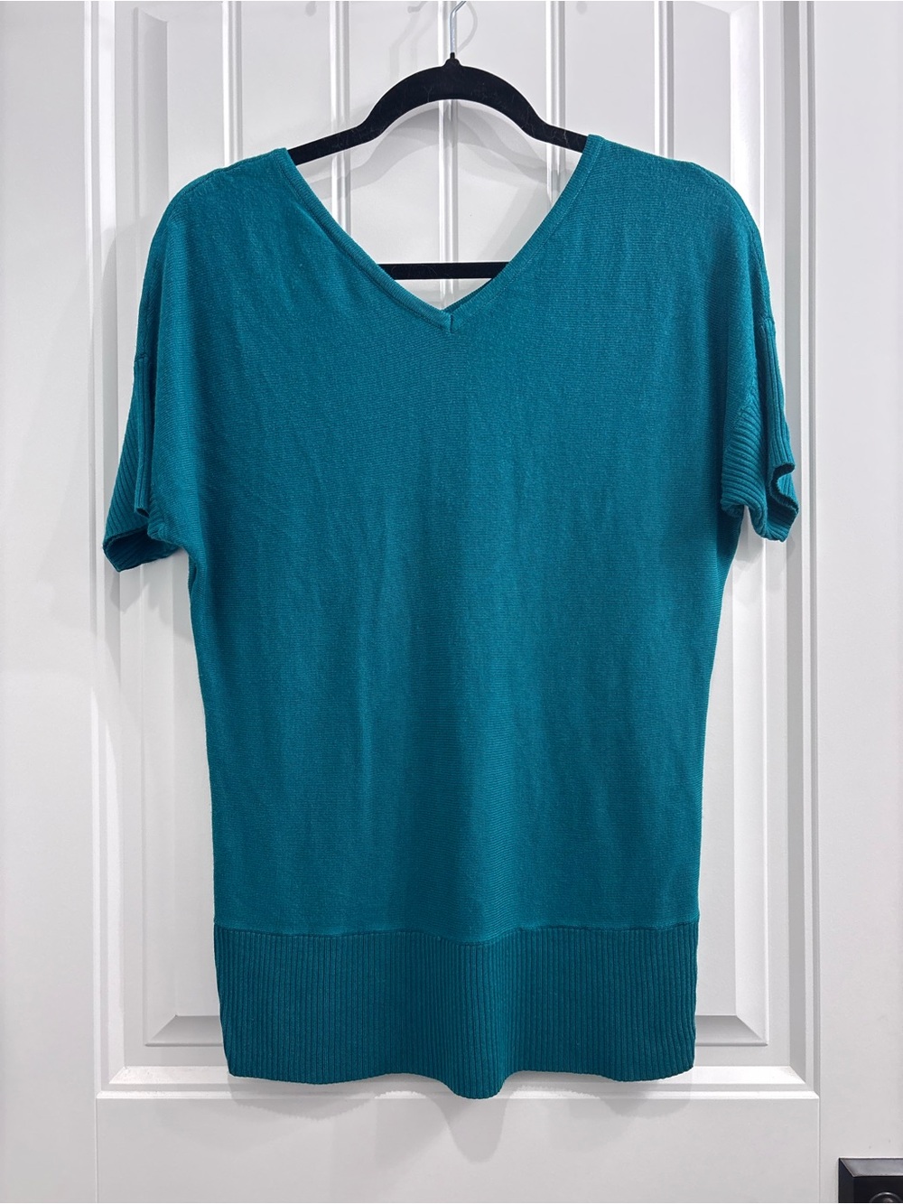 New York & Company Teal V-Neck Short Sleeve Top